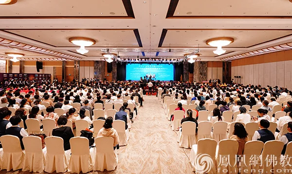 首届澳门佛教青年国际论坛暨2025粤港澳大湾区硕博法师恳谈会在澳门开幕